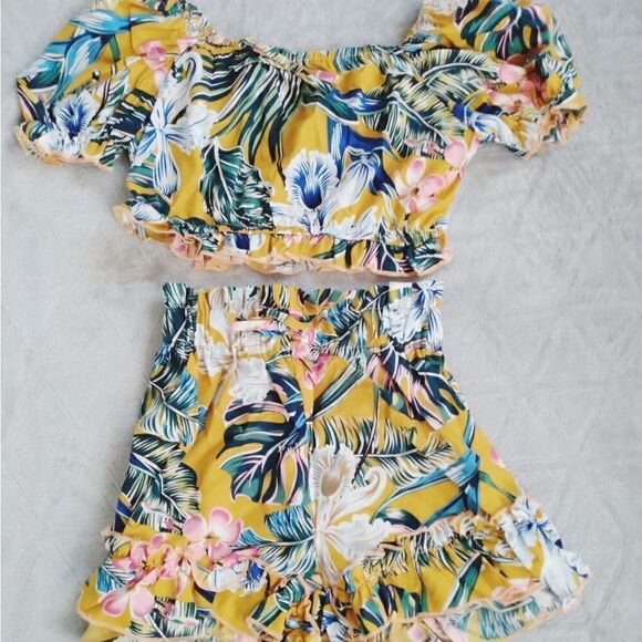 SHEIN Girls Tropical Print Puff Sleeve Crop Top & Ruffle Hem Shorts Set NWT 💙👍 - Picture 2 of 13